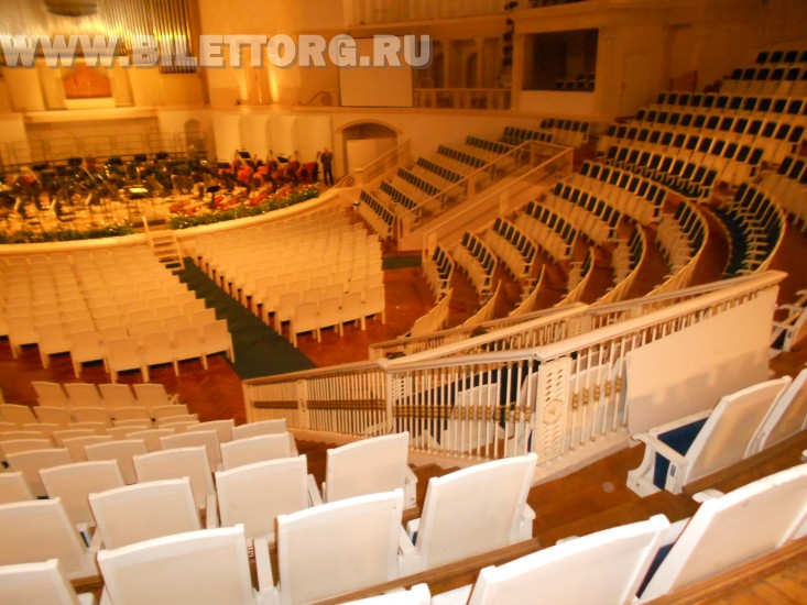 Зрительный зал КЗ им. Чайковского - фото 1 (вид из 2-ого амфитеатра 3 ряда )
