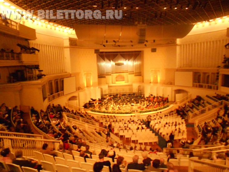 Зрительный зал КЗ им. Чайковского - фото 7 (2-ой амфитеатр 8 ряд, вид на сцену)