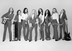 Womens band �. �. �.