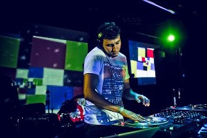 Brillilant Bass Movement w/ MALAKY (UK)