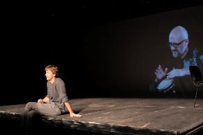 Человек.doc. Олег Кулик. Игра на барабанах